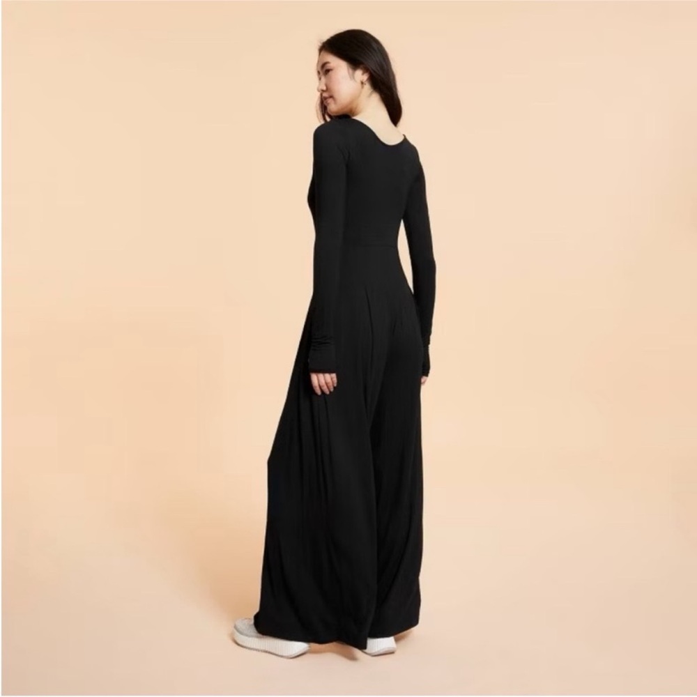 Blogilates Black Long-Sleeve sweetheart neck Wide-Leg Jumpsuit - Picture 3 of 5